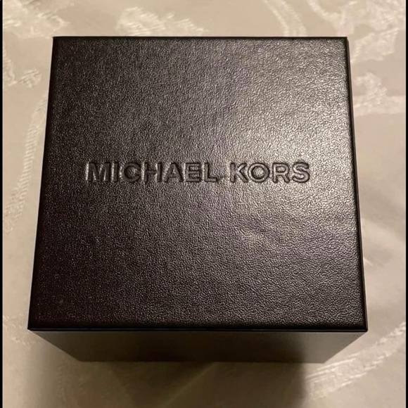 MICHAEL KORS MK5535 model, “Bradshaw” silver unisex oversized chronograph watch - Picture 5 of 5